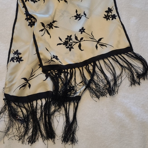 Talbots vintage 100% silk scarf floral fringed - Picture 3 of 6